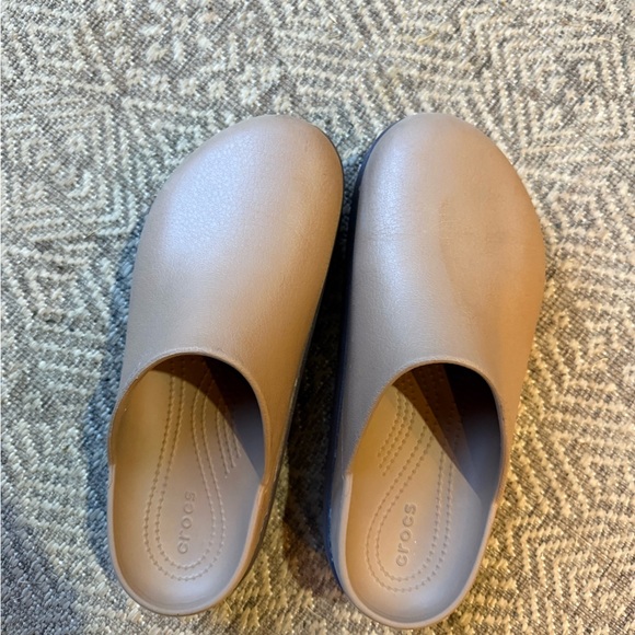 CROCS Women's Tan and Brown Platform Clogs - Picture 2 of 2